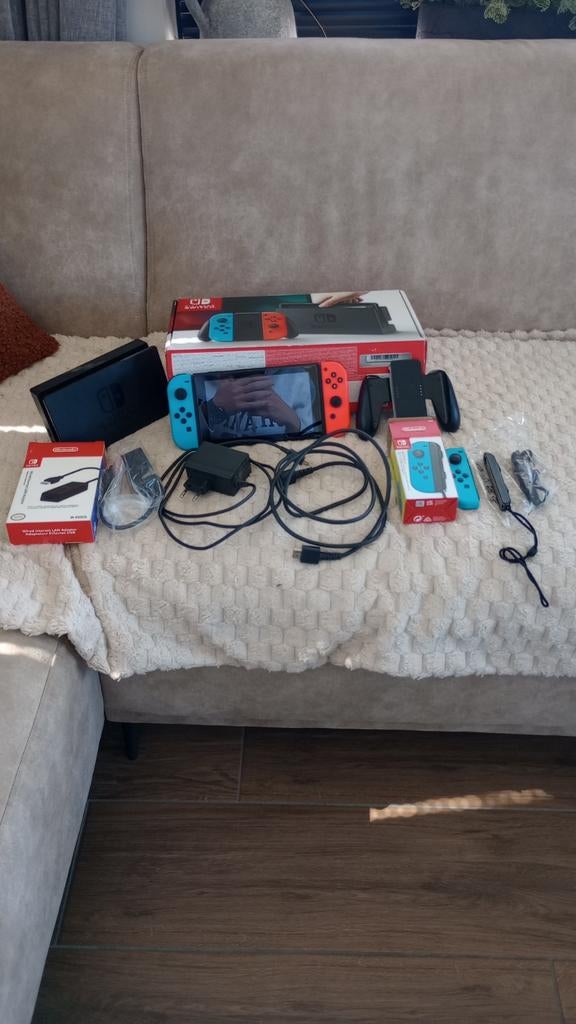 Originele V1 Nintendo Switch, complete set + originele doos, Ophalen, Zo goed als nieuw, Met 2 controllers