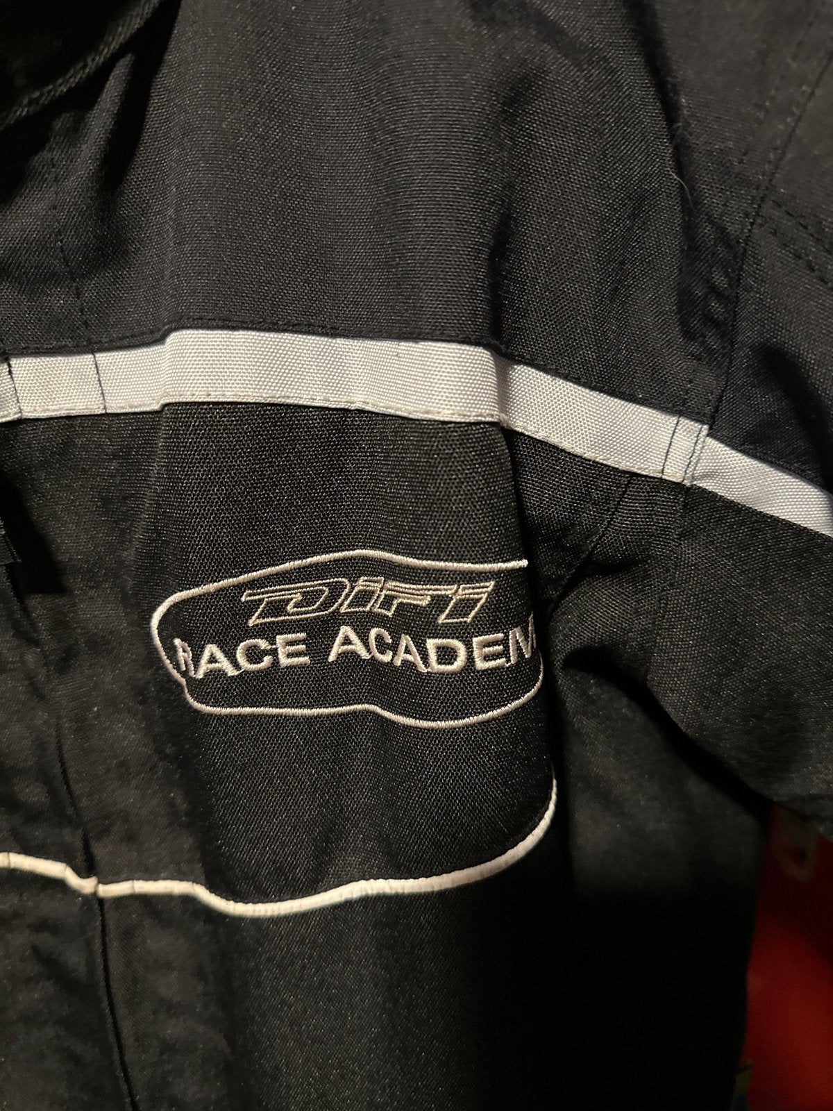 Zwarte motorjas met 'Difi Race Academy' logo, Ophalen, Gebruikt