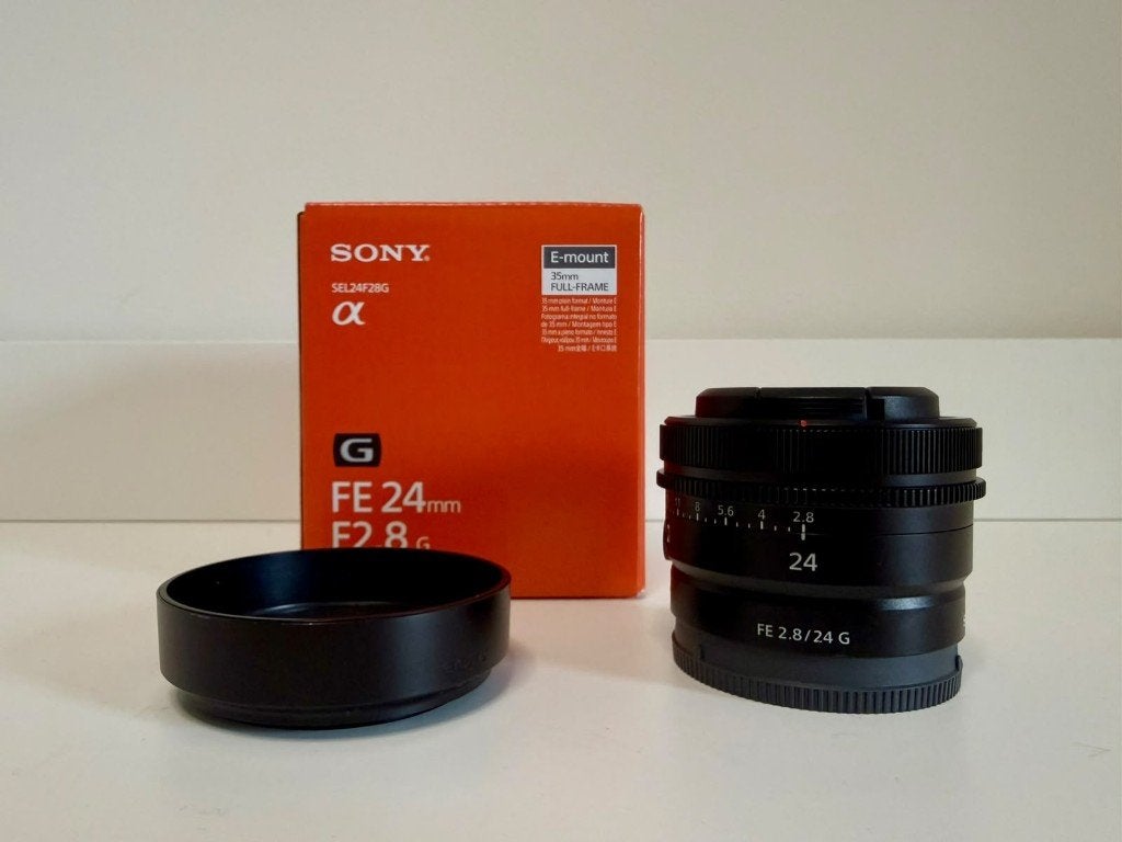 Sony FE 24mm f/2.8 G, als nieuw, met doos en kap, Sony E-mount, Sony, Zo goed als nieuw, Zonnekap