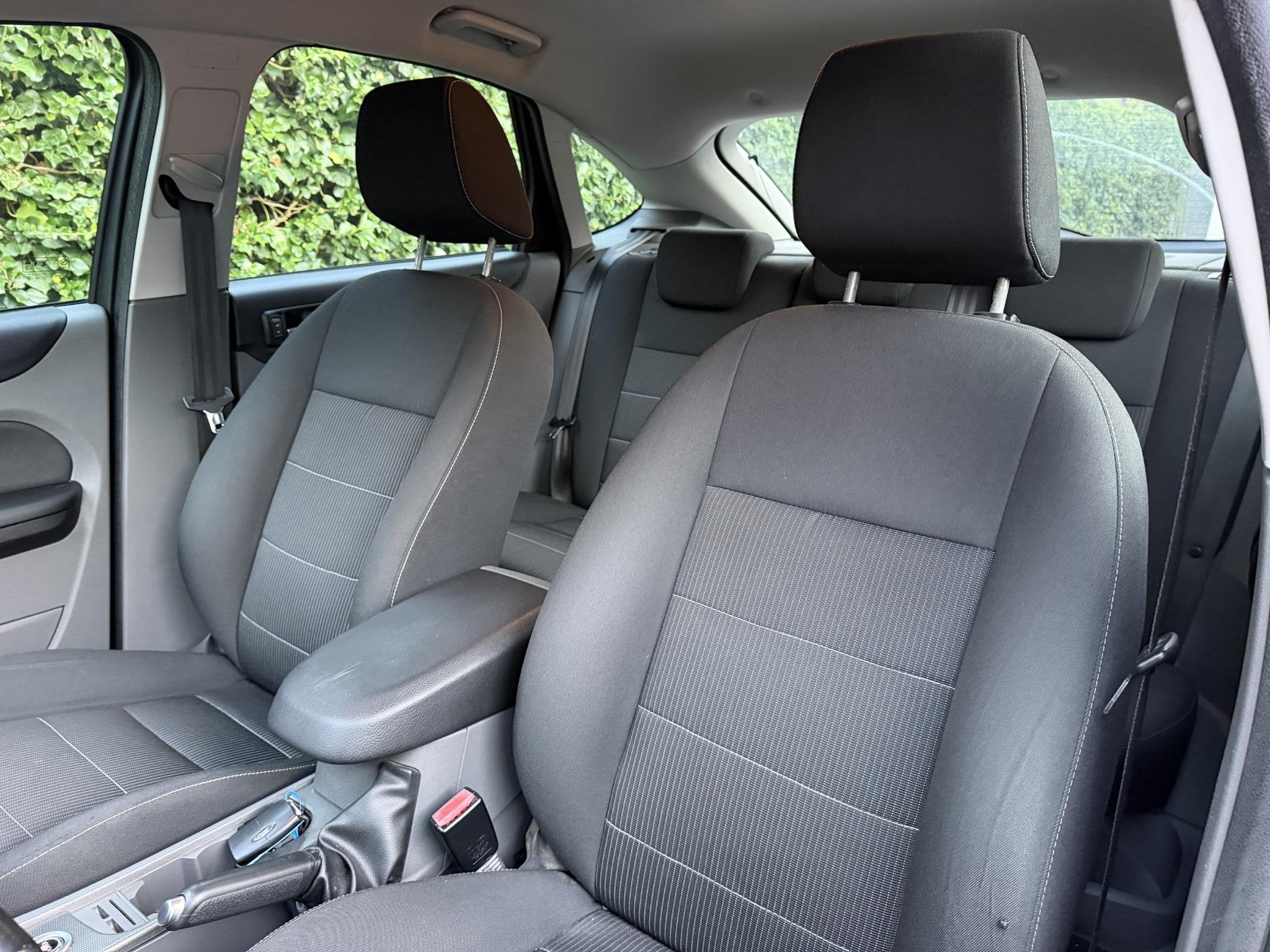 Foto 8 van Ford Focus 1.8 Titanium | Autom. Airco | Cruise Control | El
