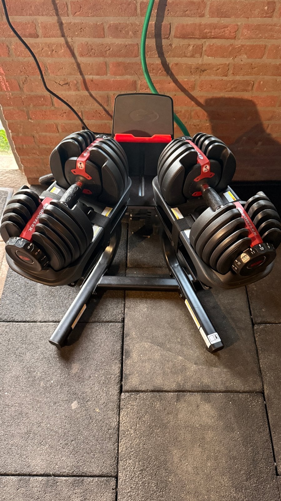 Bowflex verstelbare dumbells 24 kg met standaard, Sport en Fitness, Fitnessmaterialen, Ophalen, Gebruikt, Armen, Dumbbell
