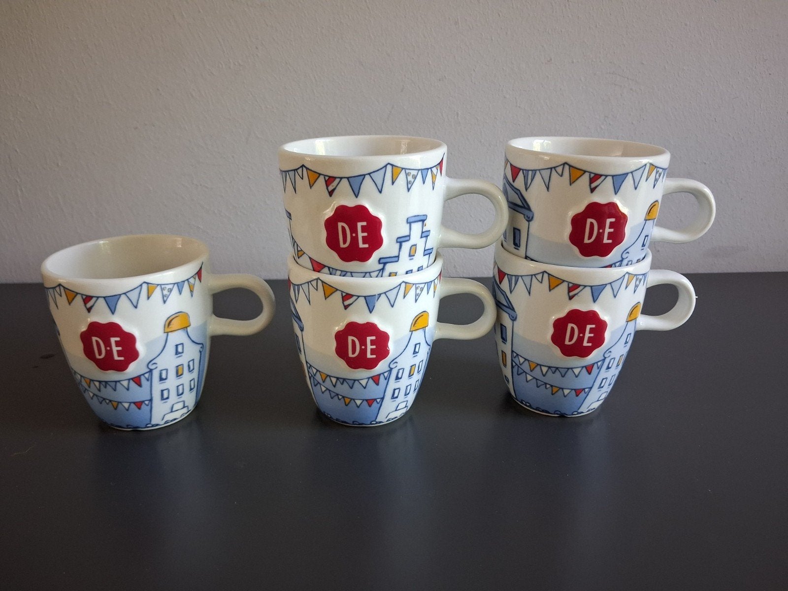 Douwe Egberts Senseo mokken Zaanse Huisjes Burendag, Ophalen of Verzenden, Steen/keramiek, Meerkleurig, Overige merken