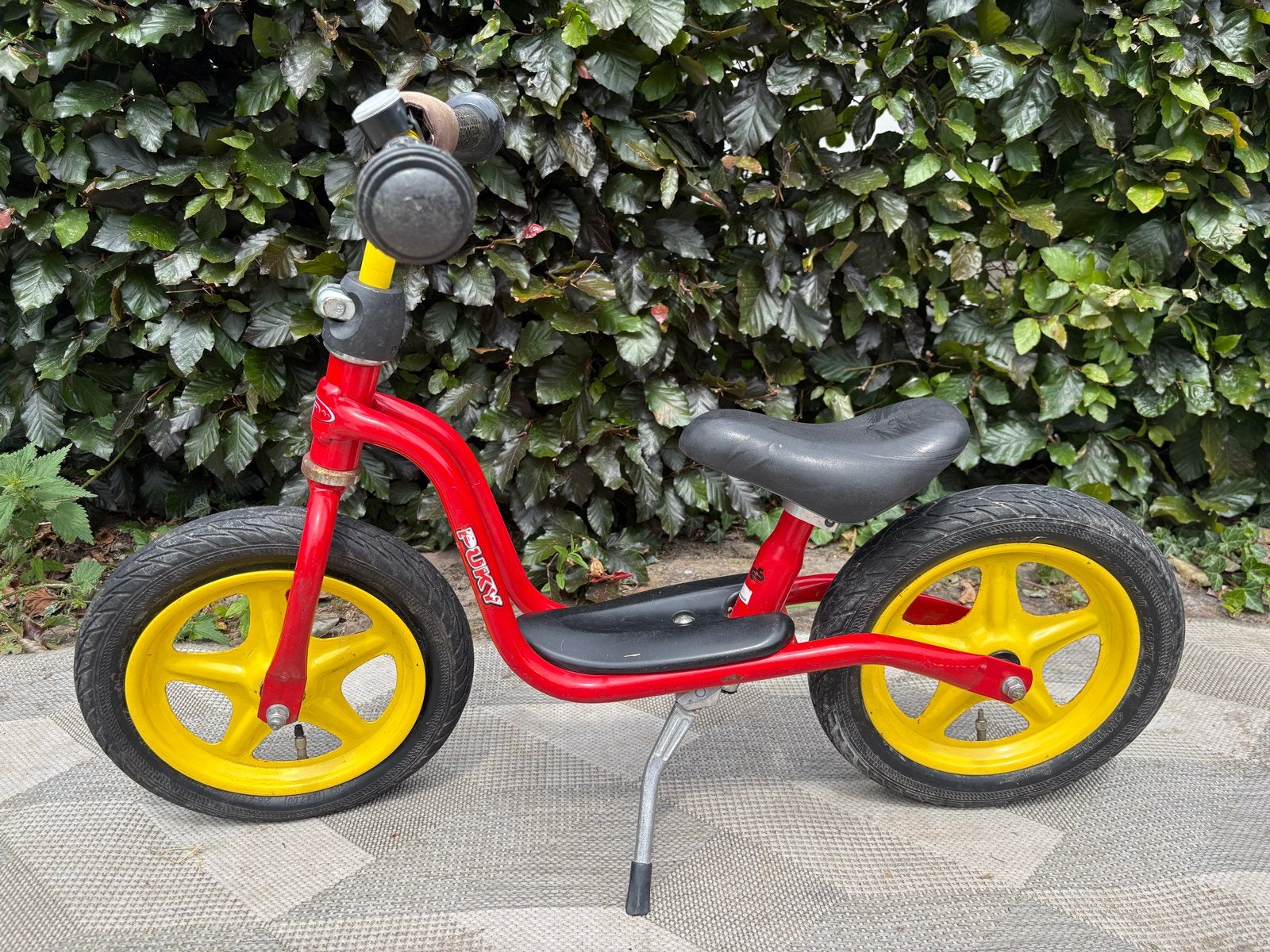 Puky loopfiets met luchtbanden - rood/geel, Ophalen, Gebruikt, Minder dan 16 inch