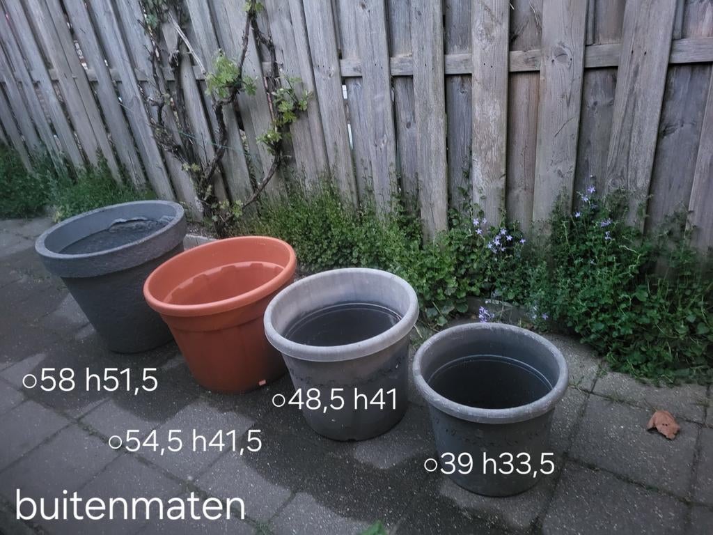 4 grote plastic bloempotten / plantenbakken moestuin, Ophalen, Kunststof, Gebruikt, Minder dan 60 cm