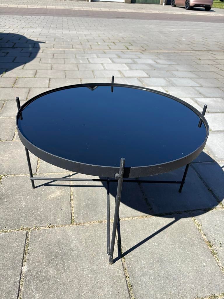 Moderne ronde salontafel met zwart glazen blad, Rond, Minder dan 50 cm, 50 tot 100 cm, Ophalen of Verzenden