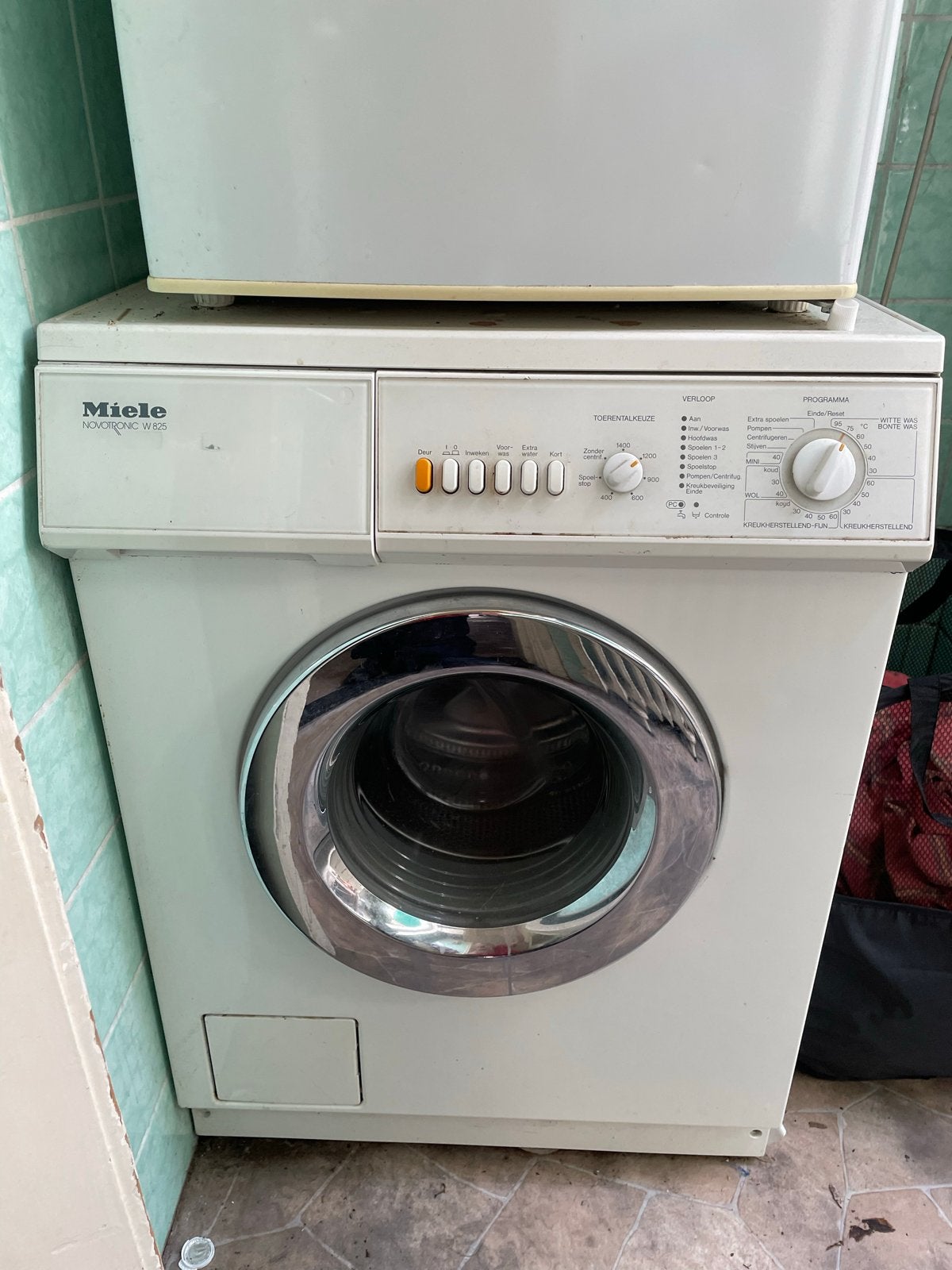 Miele Novotronic W825 wasmachine - Functioneel en voordelig, Witgoed en Apparatuur, Wasmachines, Ophalen, Gebruikt, Voorlader