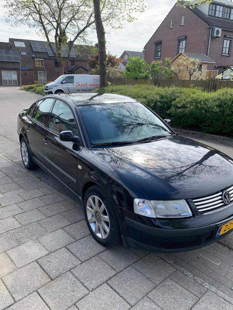 Volkswagen Passat 1.8 20V 92KW 1999 Zwart met trekhaak, Voorwielaandrijving, 125 pk, 4 cilinders, 1264 kg