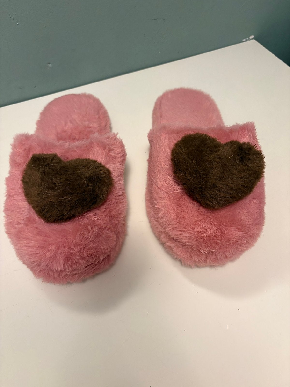 Roze pantoffels met hartje, maat 40/41, Ophalen of Verzenden, Zo goed als nieuw, Roze, Pantoffels of Sloffen