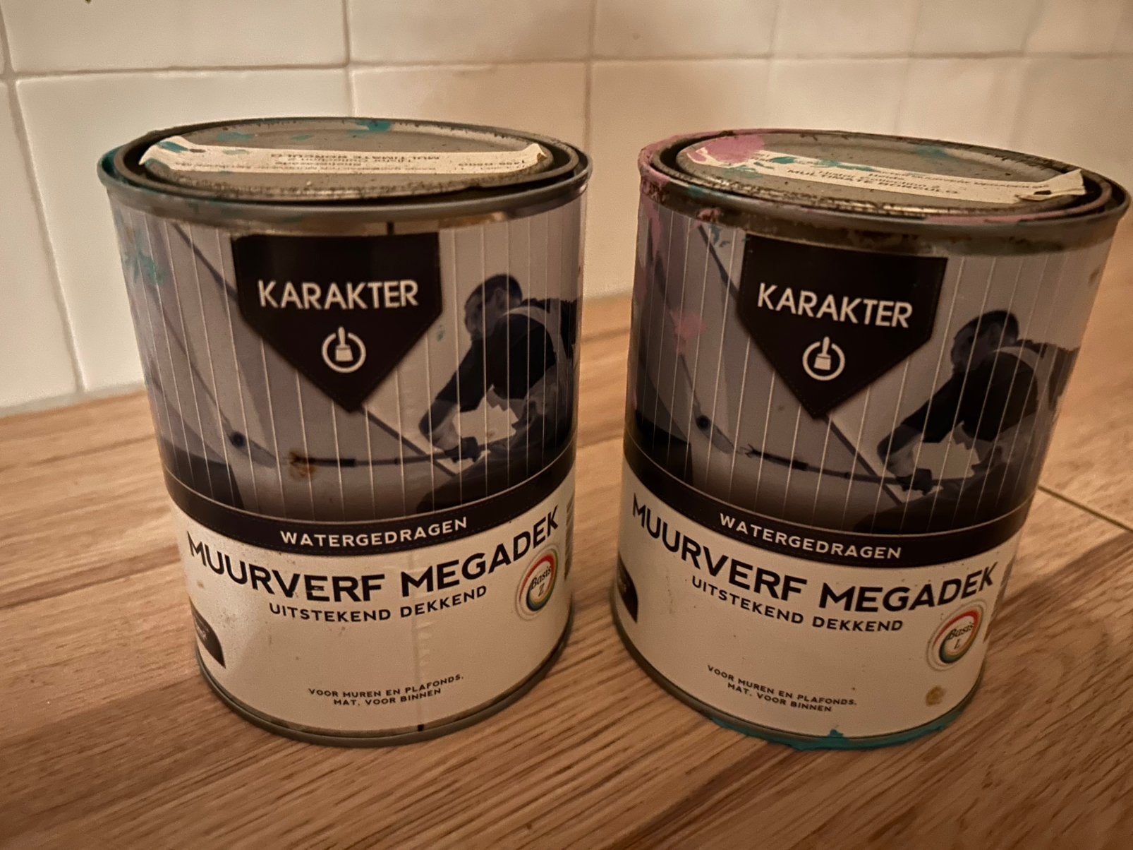 GRATIS - 2 blikken restant muurverf paars en blauw - GRATIS, Doe-het-zelf en Verbouw, Verf, Beits en Lak, Ophalen, Gebruikt, Blauw