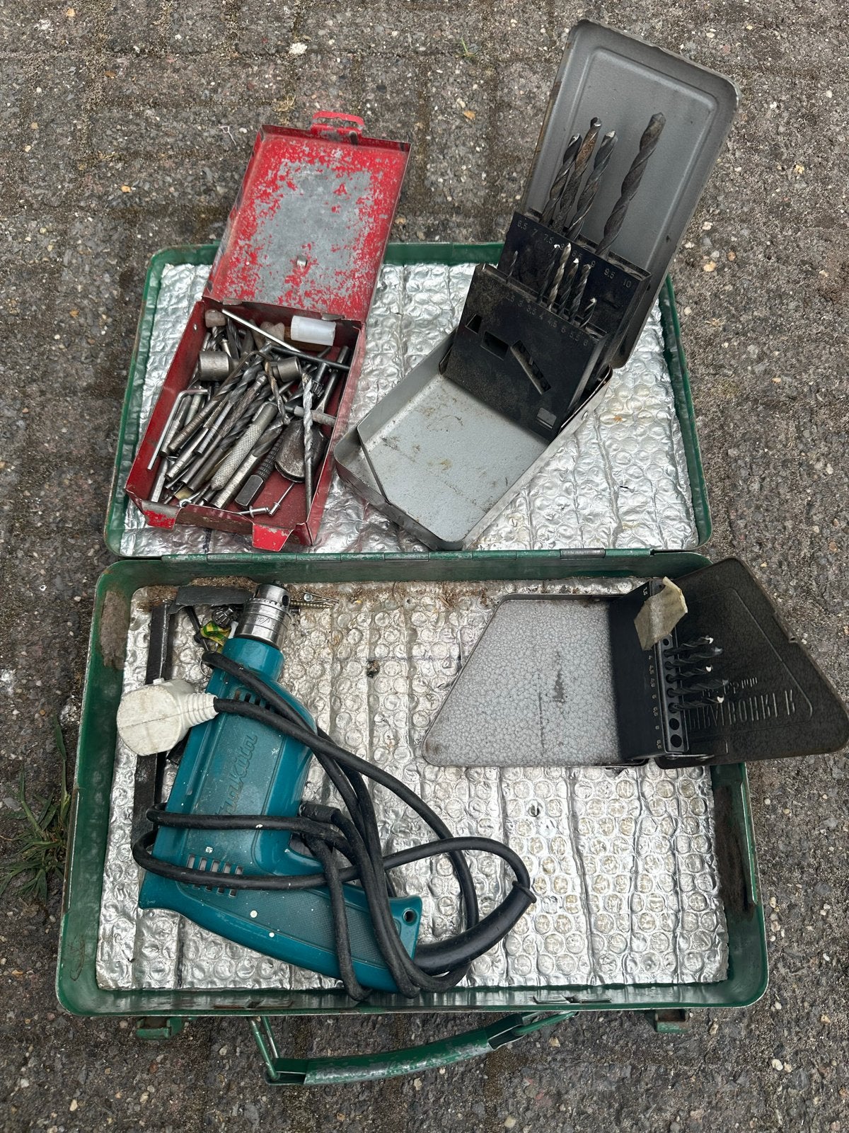 Kleine Makita Boormachine met borenset, Doe-het-zelf en Verbouw, Gereedschap | Boormachines, Ophalen of Verzenden, Gebruikt, Minder dan 400 watt
