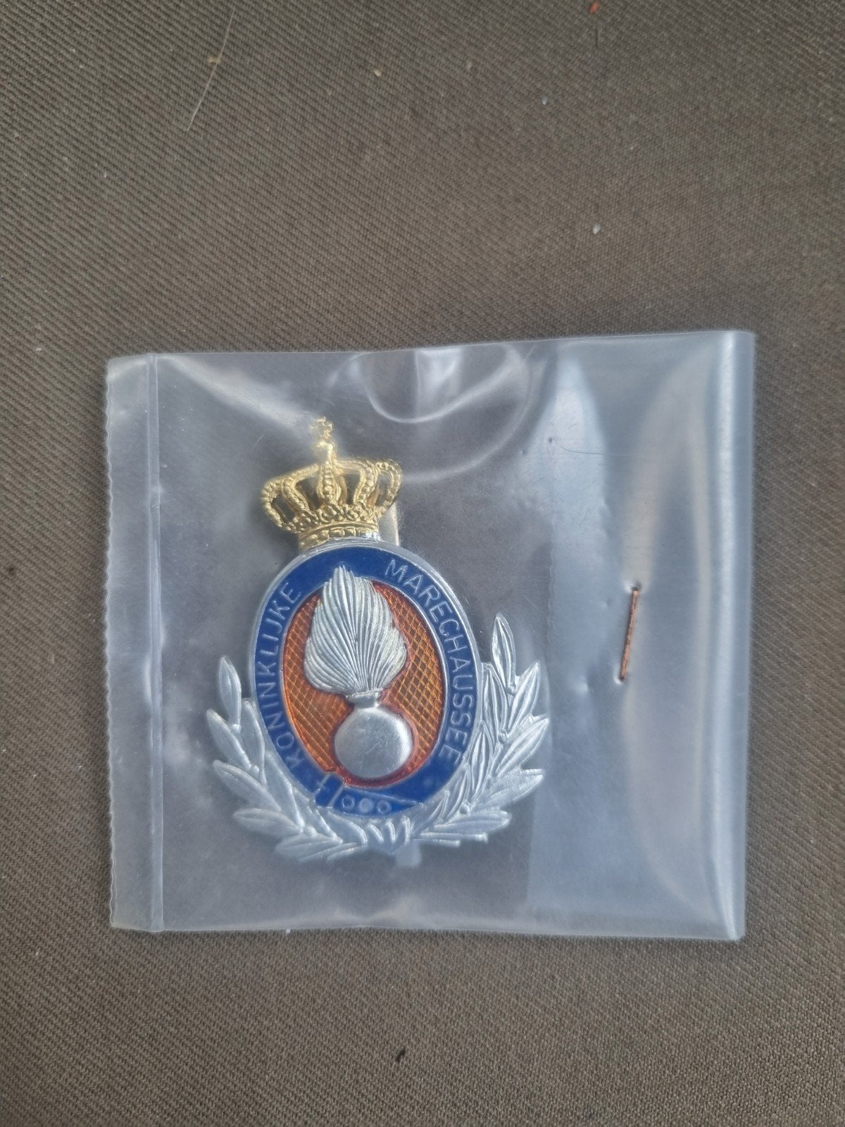 baretembleem onderofficier koninklijke marechaussee, Verzamelen, Militaria | Algemeen, Ophalen of Verzenden, Marechaussee, Nederland