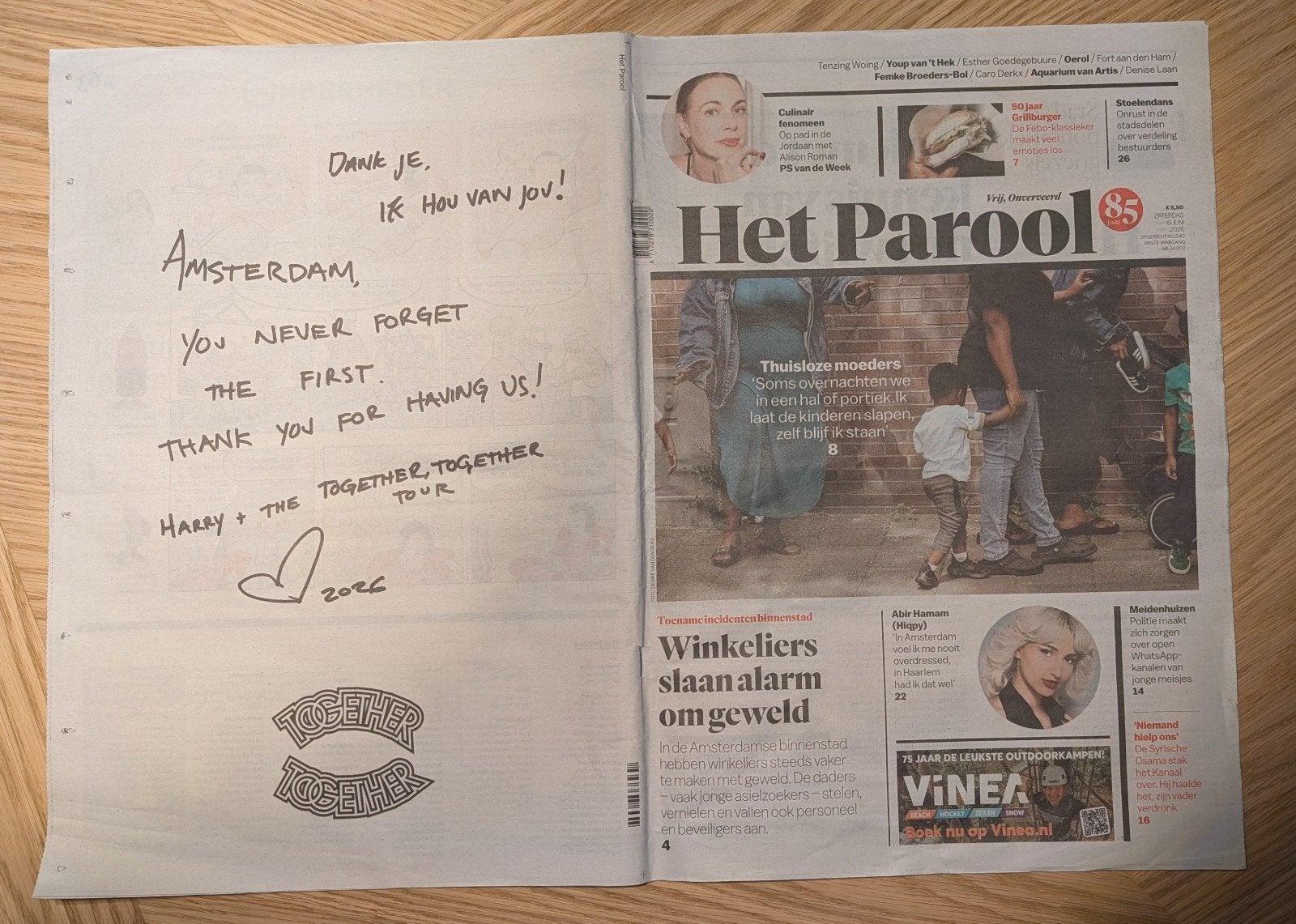 Harry Styles bedankt Amsterdam. Krantenpagina Parool., Eén persoon