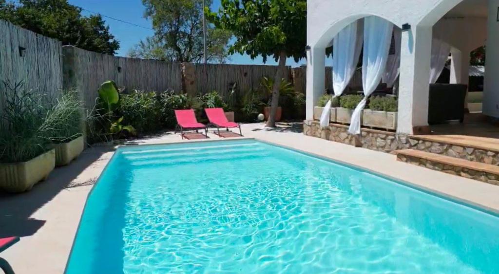 Aanbieding! 8 pers. villa inc. privé zwembad - Costa Brava, 8 personen, 4 of meer slaapkamers, Dorp, Aan zee
