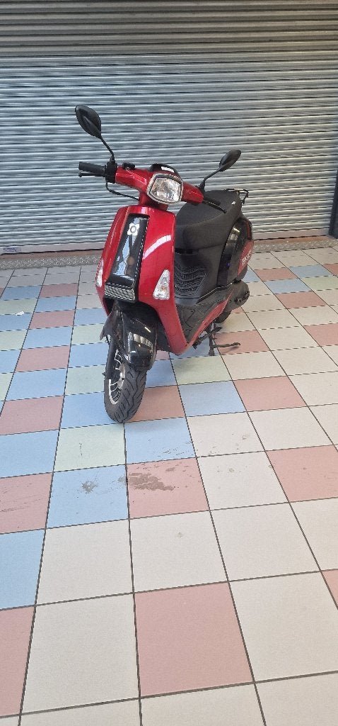 AGM Star 50 scooter 25km/h - Bouwjaar 2020 -39xxkm, Fietsen en Brommers, Agm, Zo goed als nieuw, Benzine, 2026 AL