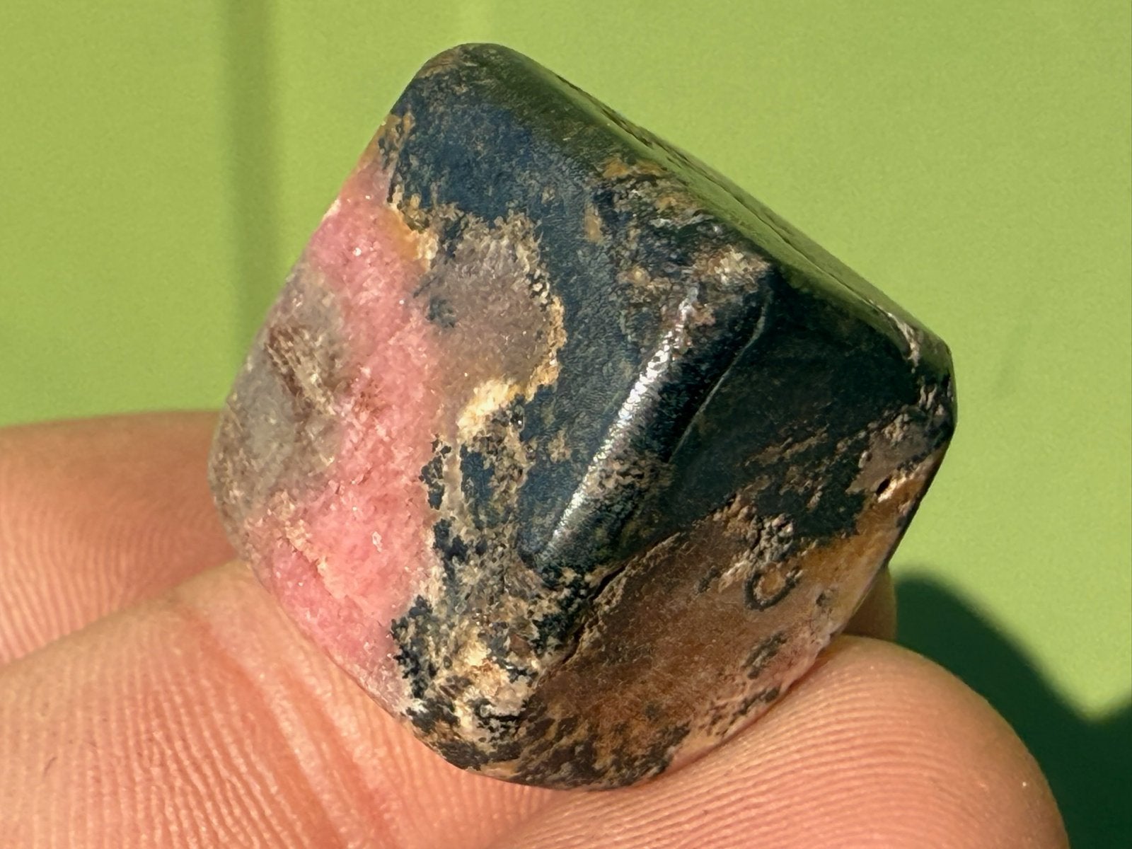 Rhodoniet edelsteen broekzaksteen trommelsteen mineralen, Ophalen of Verzenden, Mineraal