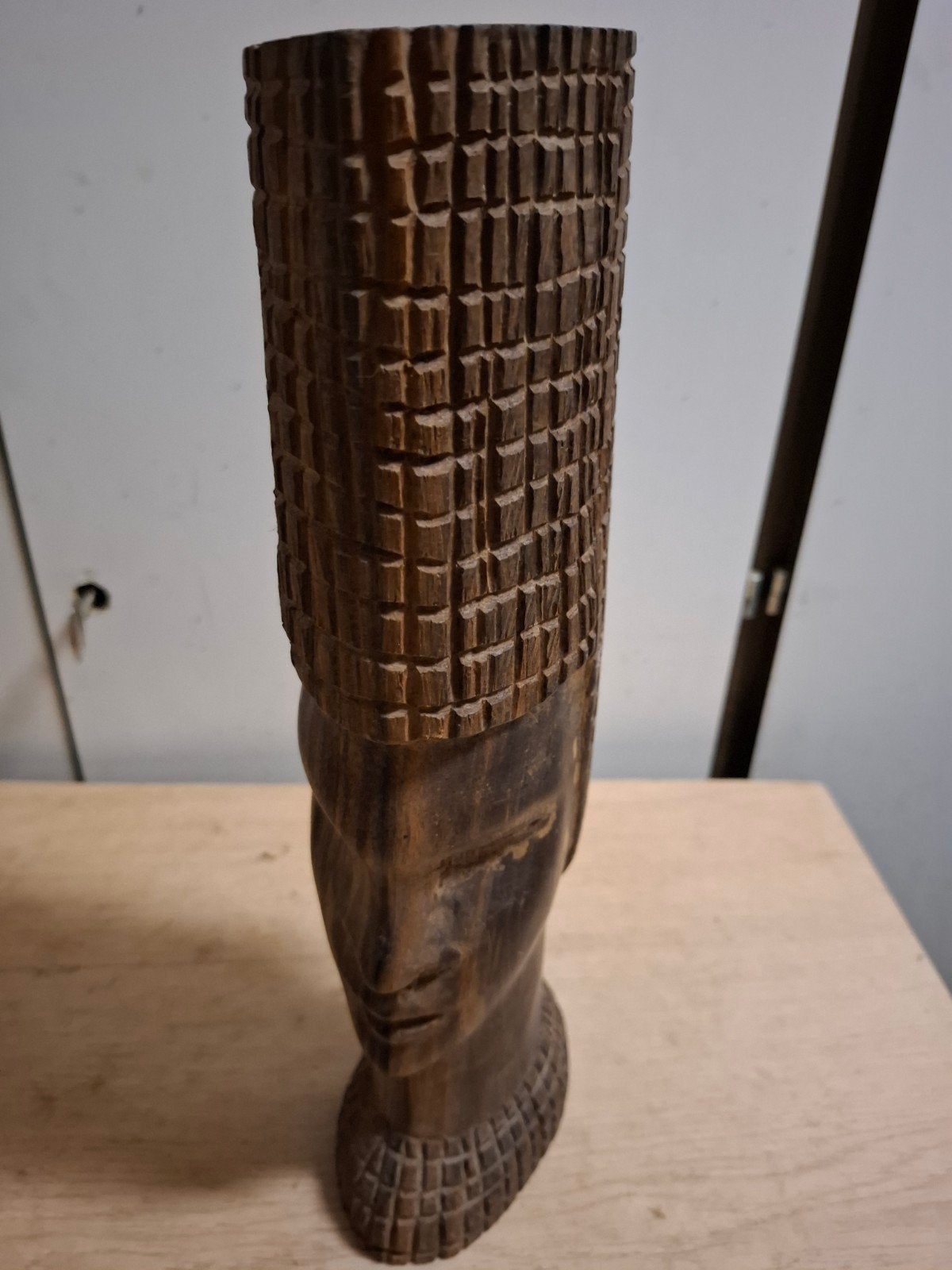 Vintage Afrikaans houten beeld uit Ghana 1966 -  H : 35 cm, Overige onderwerpen, Ophalen of Verzenden, Handgemaakt, 20 - 50 cm