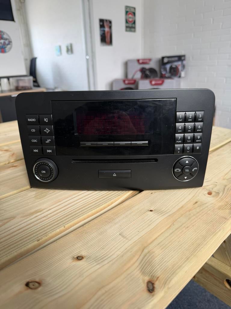 Mercedes mL radio werk goed., Ophalen of Verzenden, Zo goed als nieuw