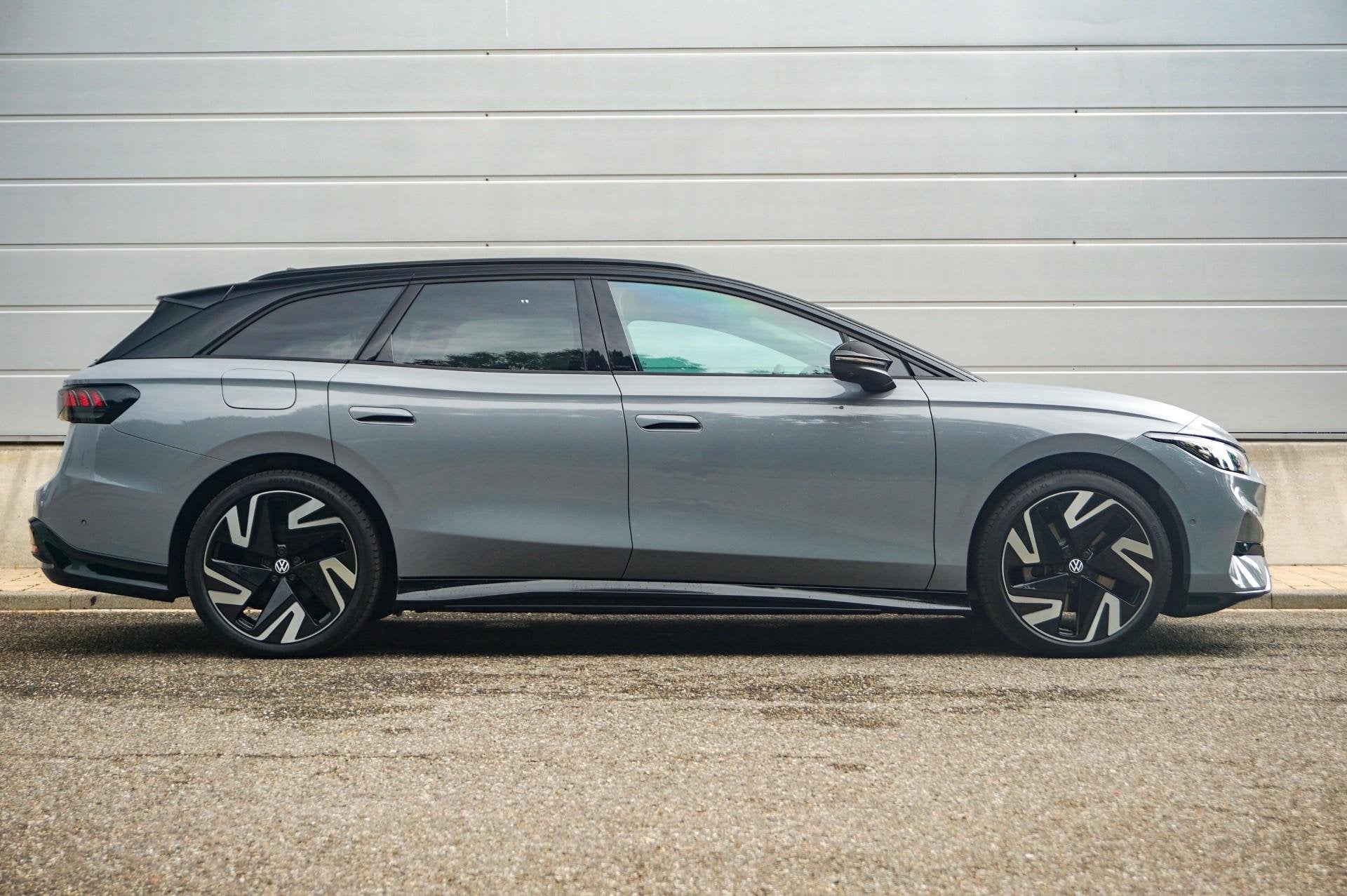 Volkswagen ID.7 Tourer Pro Limited Edition 286pk 77 kWh | St, Auto's, Automaat, 12 maanden, Achterwielaandrijving, Zwart