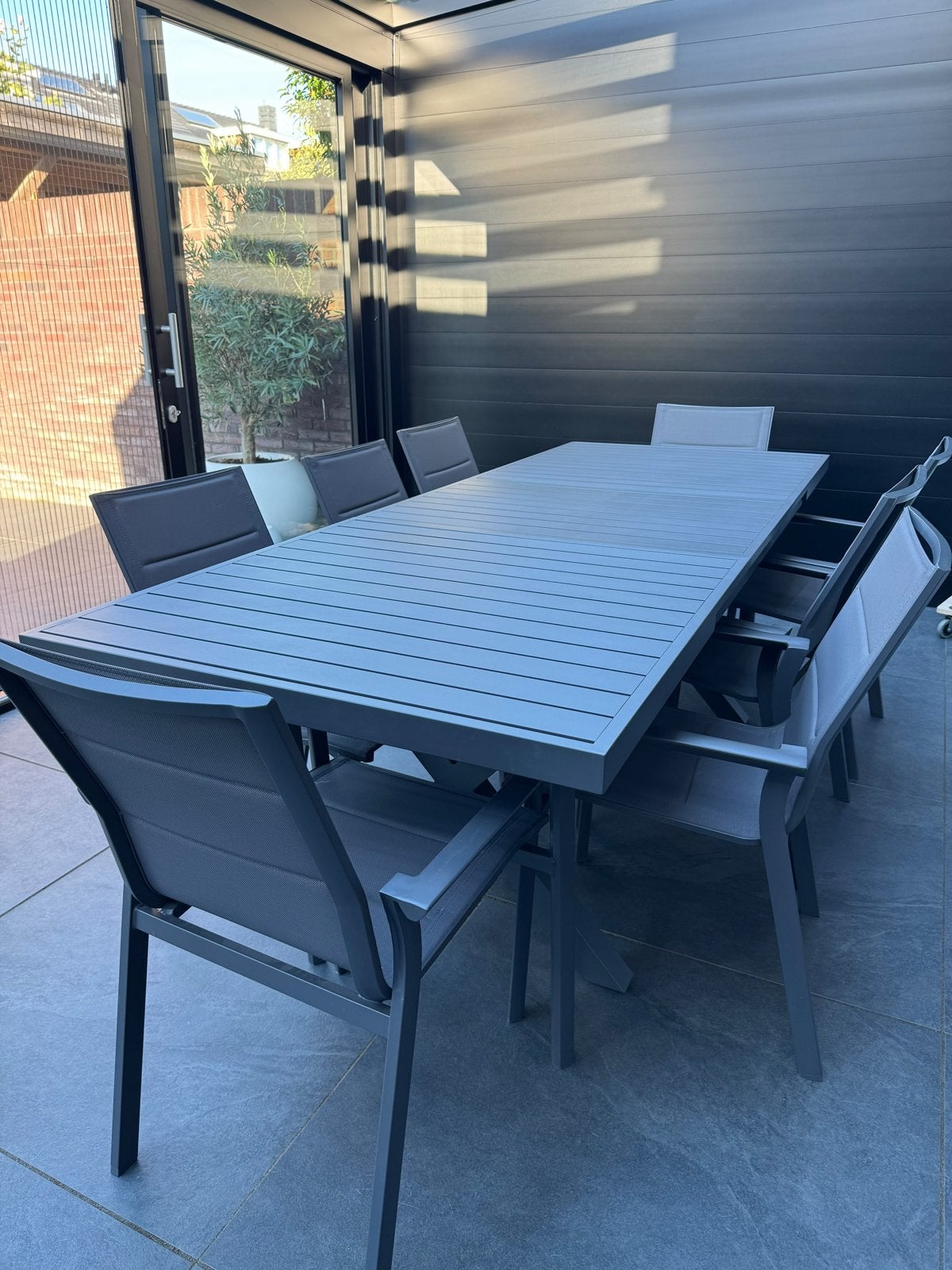Sklum Uitschuifbare tuintafel met 8 stoelen – grijs/grafiet, Ophalen, Overige materialen, Gebruikt, Eettafel