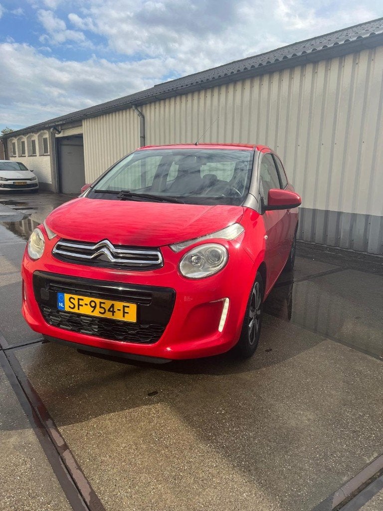 Citroën C1 1.2 60KW 3-DRS 2015 Rood, Voorwielaandrijving, Stof, 1199 cc, 840 kg