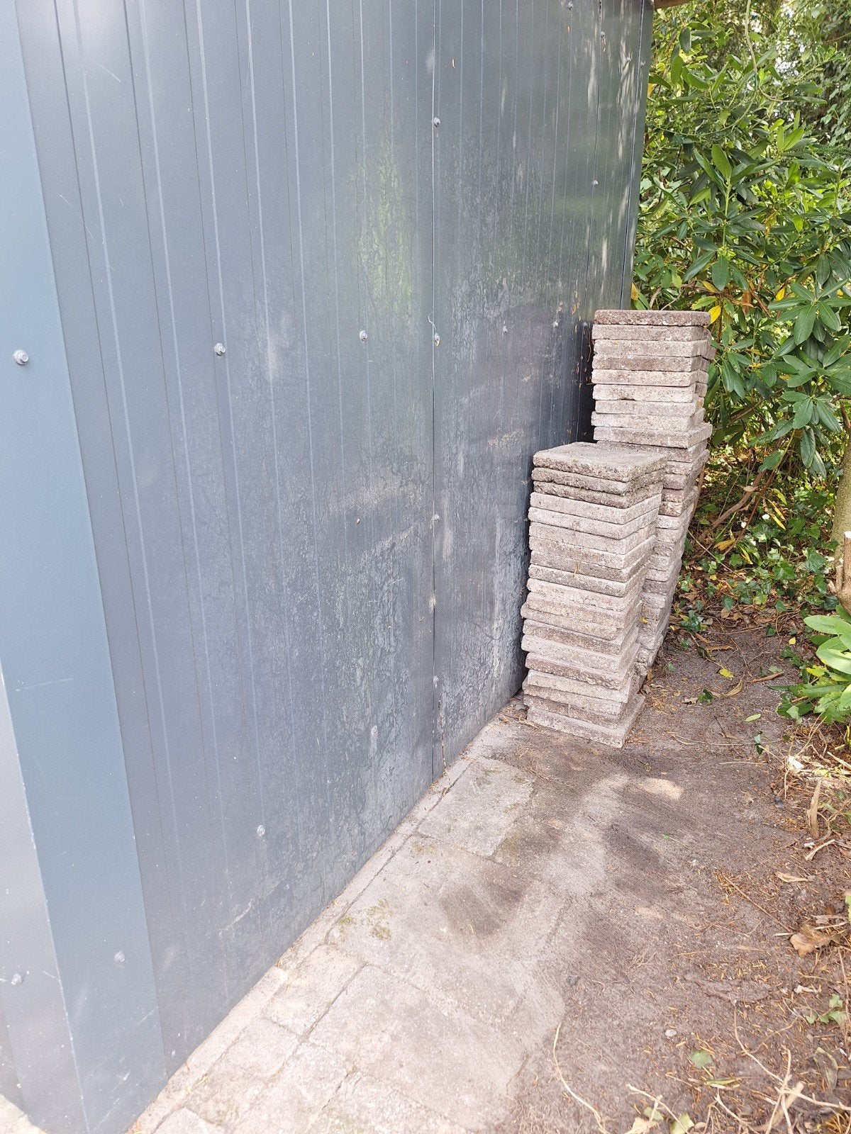 gratis af te halen: 30x30 stoeptegels, 70 stuks, Ophalen, Gebruikt, Beton, Terrastegels