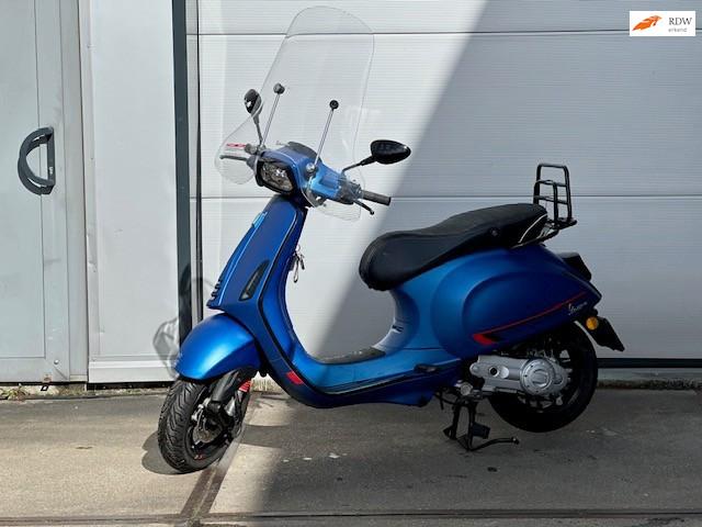 Vespa Snorscooter Sprint 50, Fietsen en Brommers, Brommers | Vespa, Vespa Snorscooter Sprint 50, Gebruikt, Overige modellen, 1e Loswal
1216 BA  Hilversum, NL