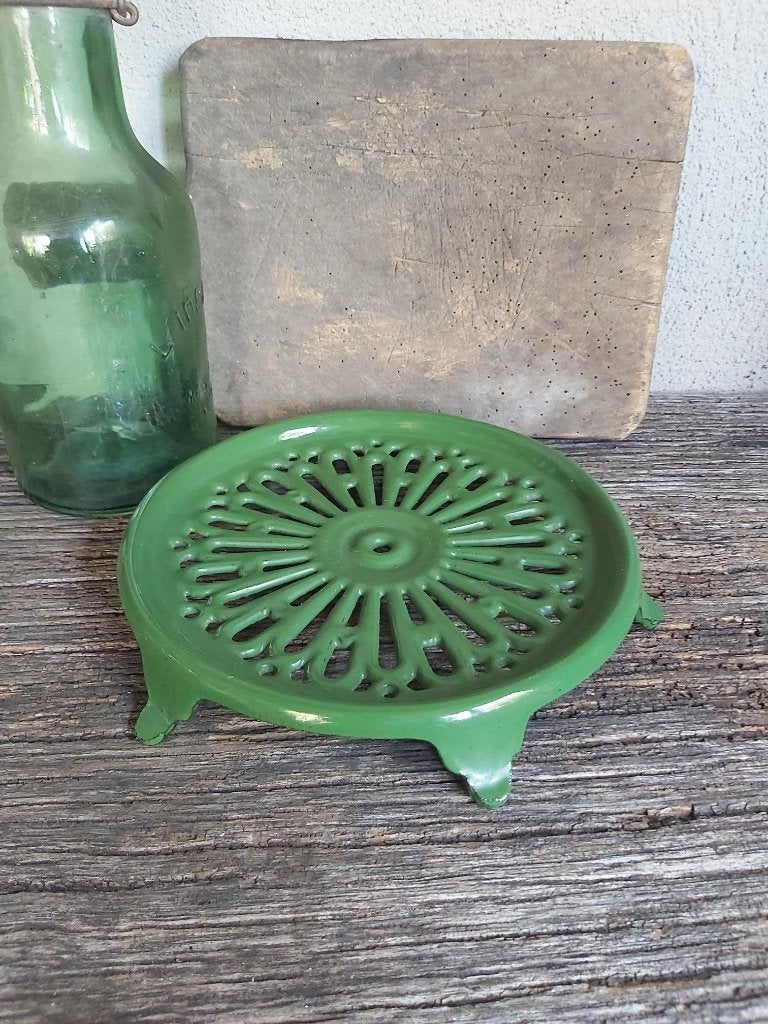 Mooie vintage franse gietijzeren emaille onderzetter, Ophalen of Verzenden