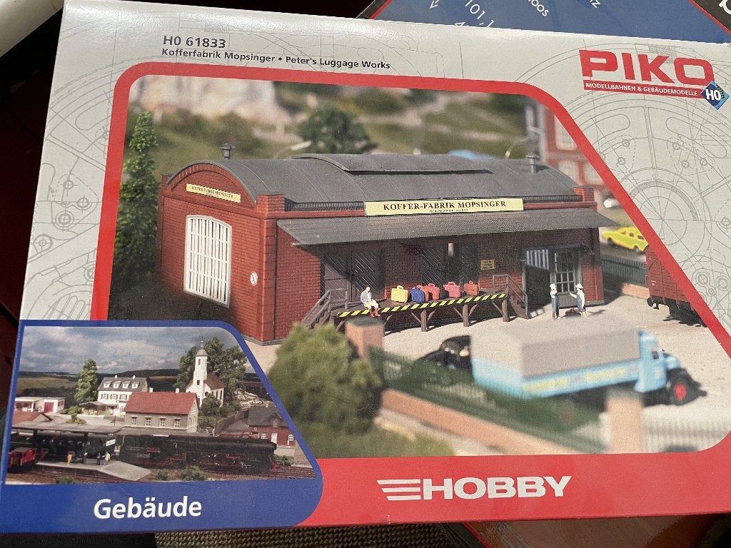 Piko H0 61833 Kofferfabriek Mopsinger Bouwpakket, Hobby en Vrije tijd, Modeltreinen | Overige schalen, Overige merken, Gelijkstroom of Wisselstroom