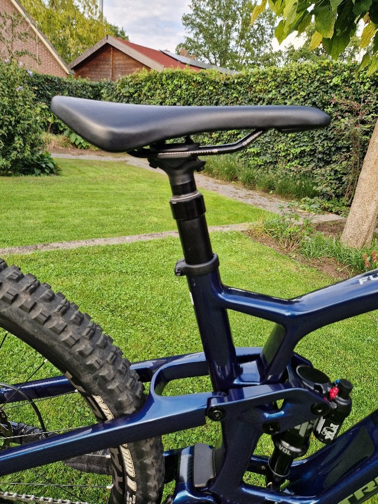 Foto 12 van Trek Fuel EX 9.8 Carbon 29er Fully Mountainbike (Nieuwstaat)