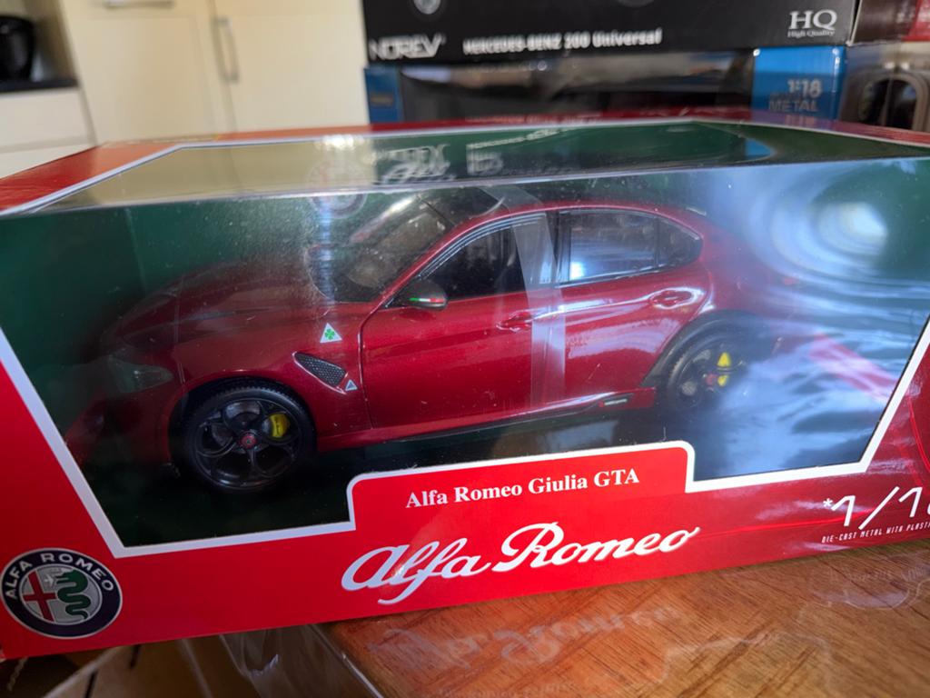 Bburago Alfa Romeo Giulia GTA 1:18 - Nieuw in doos, R, Nieuw, Ophalen of Verzenden, C