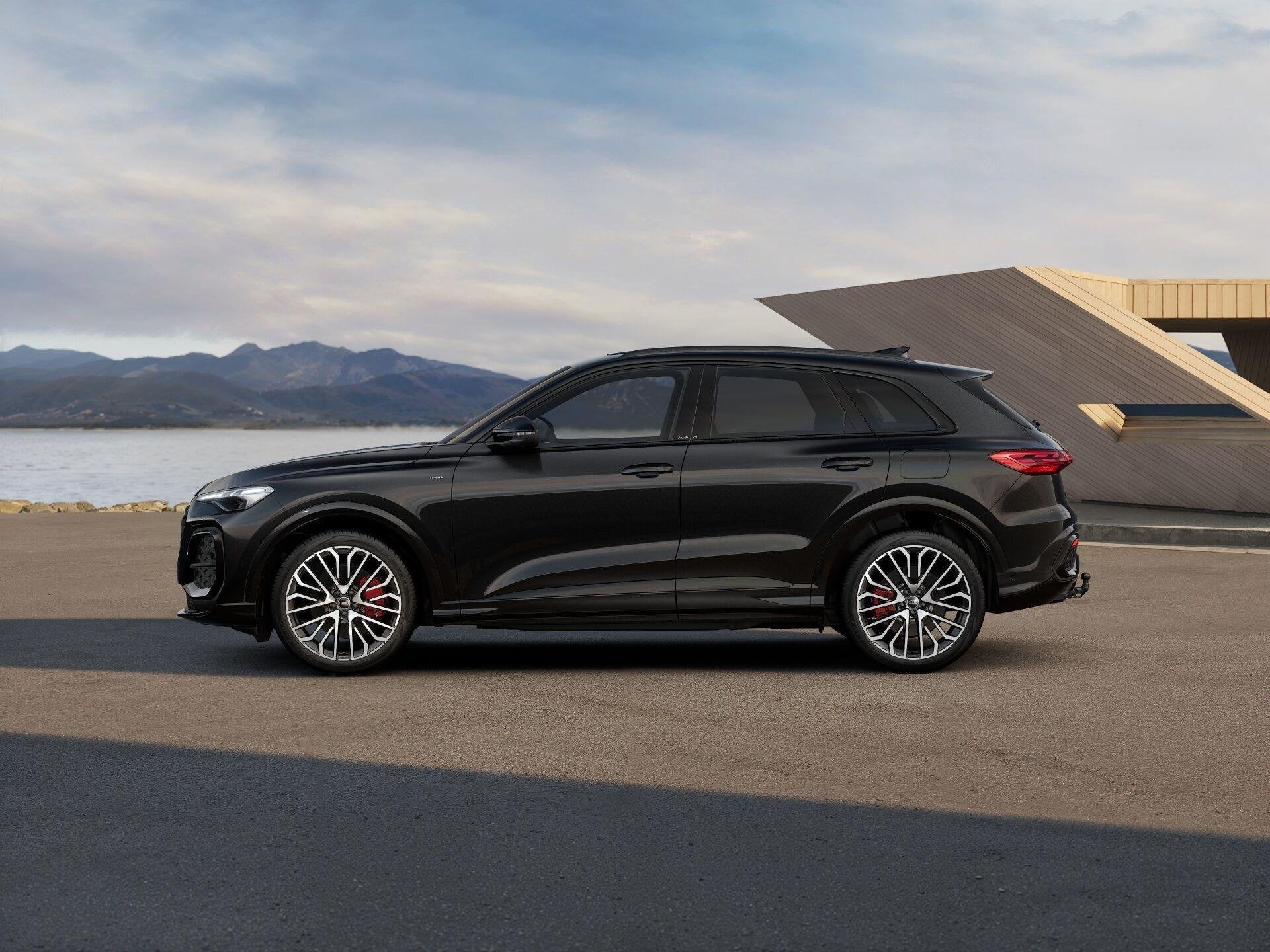 Audi Q5 2.0 e-hybrid 367pk quattro S edition Competition | 2, Auto's, Audi, Automaat, 12 maanden, 4 cilinders, 150 min