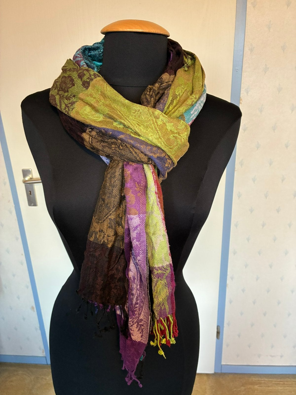 179 Sjaal in turqoise/paars/rood/geel/groen, Kleding | Dames, Mutsen, Sjaals en Handschoenen, Verzenden, Zo goed als nieuw, Sjaal