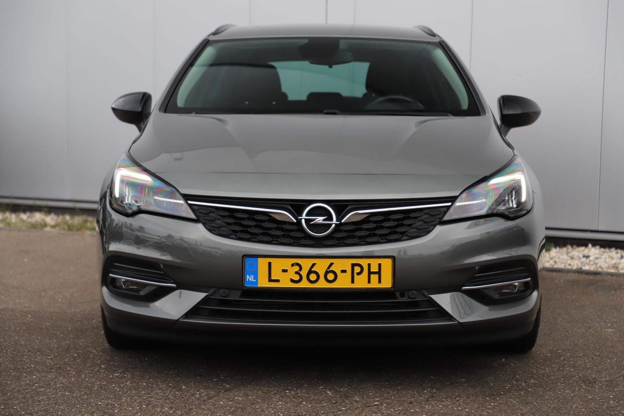 Opel Astra Sports Tourer 1.2 Edition Trekhaak Navigatie Acht, Auto's, Voorwielaandrijving, Stof, Gebruikt, 1199 cc