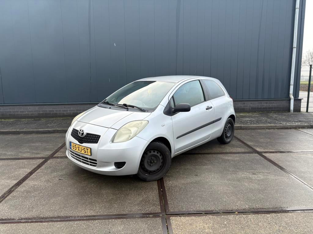 Toyota Yaris 1.3 16V Vvt-i 3DR 2007 Grijs trekhaak, Voorwielaandrijving, 40 €/maand, 4 cilinders, Origineel Nederlands