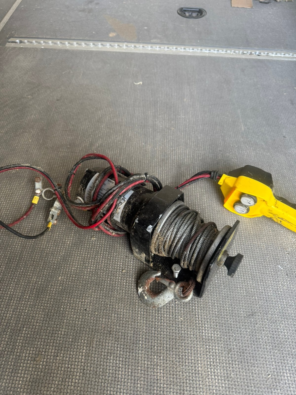 Elektrice 12 volt lier, Ophalen of Verzenden, Zo goed als nieuw