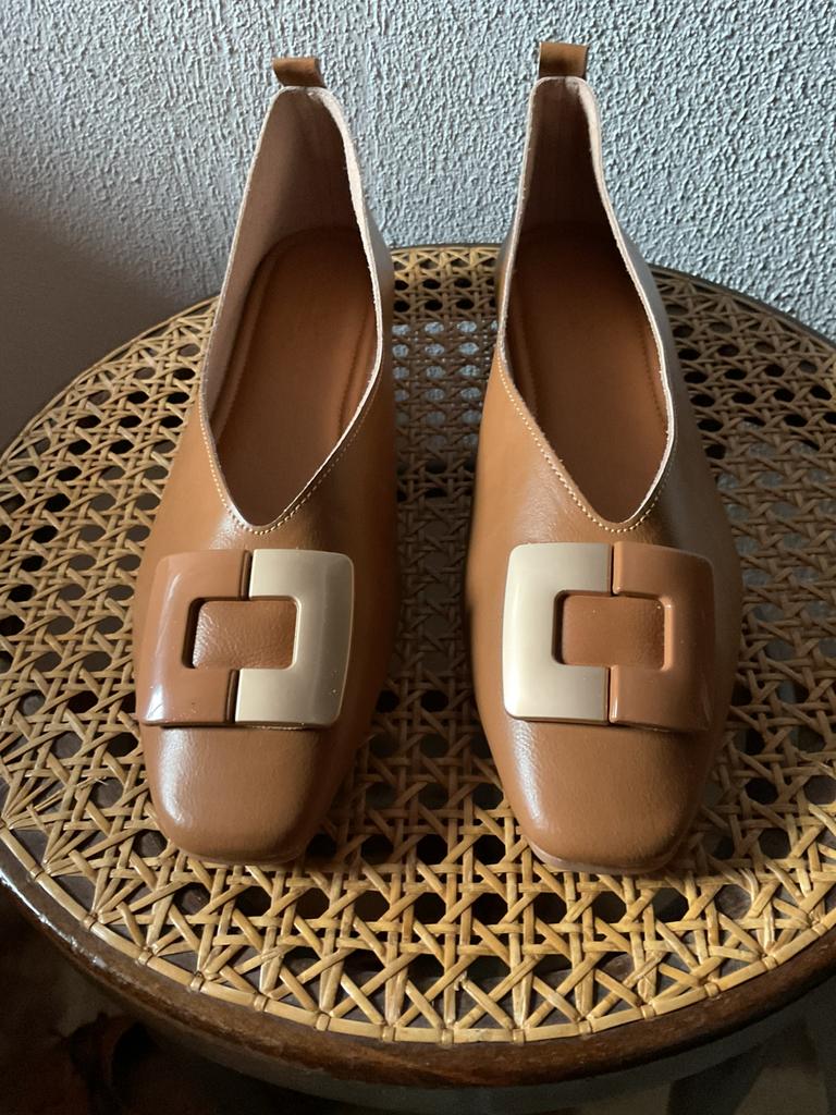 Nieuw! Prachtige bruin leren ballerina’s. Gouden gesp 41, Bruin, Nieuw, Ballerina's, Ophalen of Verzenden