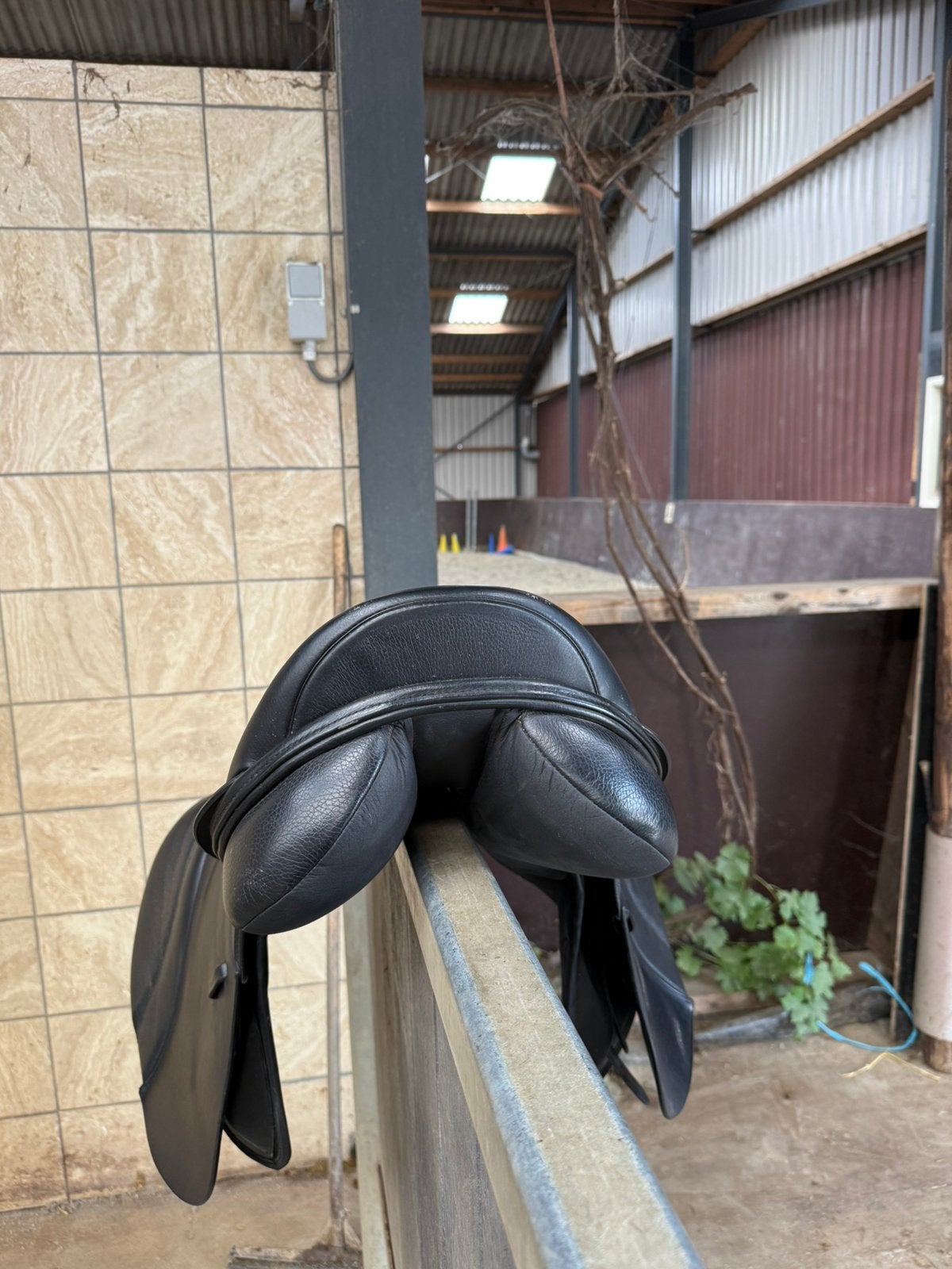 Thorowgood Veelzijdigheidszadel 17,5 inch, Dieren en Toebehoren, Ophalen of Verzenden, Zo goed als nieuw, Dressuur