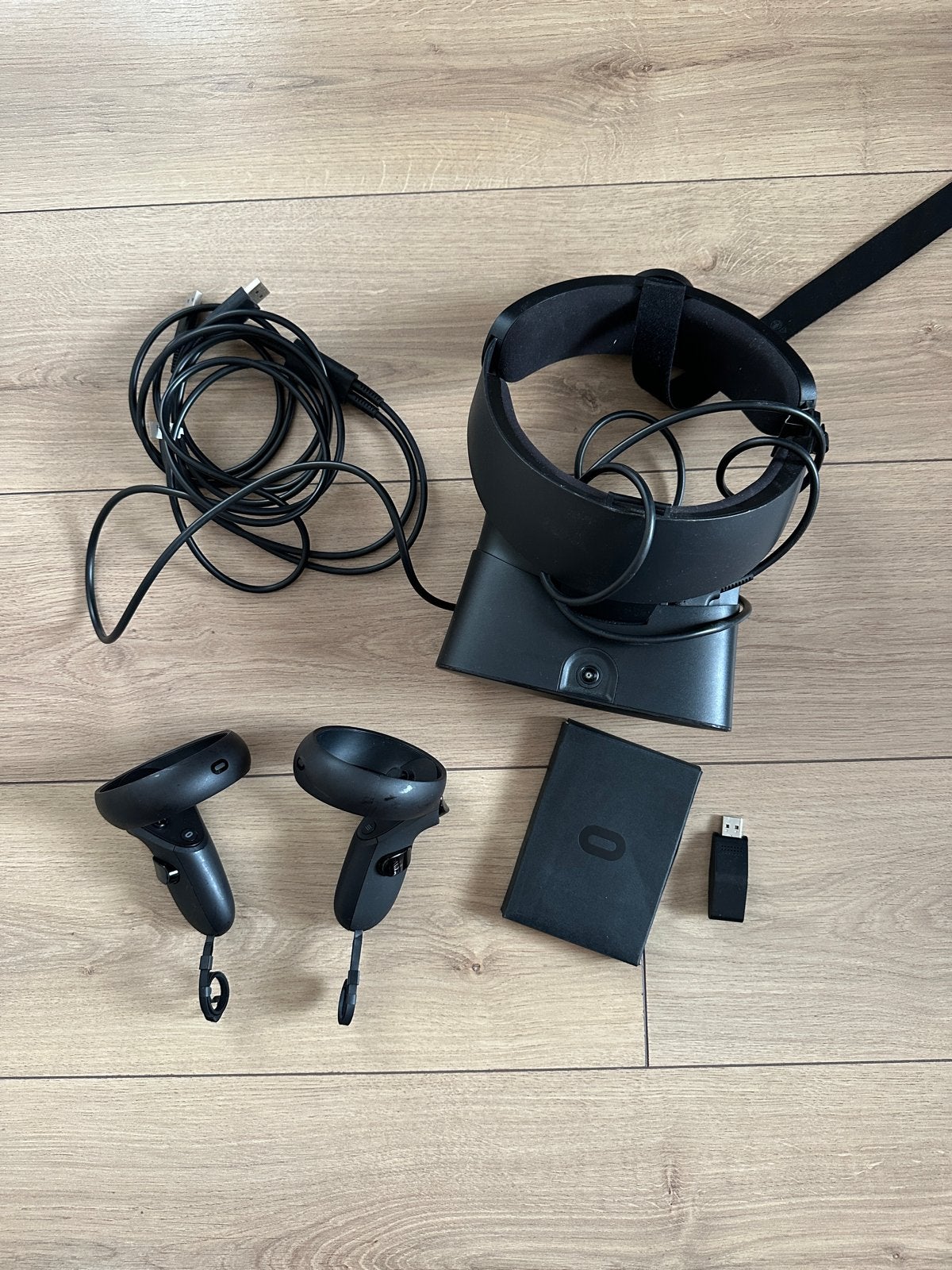 Oculus Rift S VR-headset met controllers, Spelcomputers en Games, Virtual Reality, Zo goed als nieuw, Pc, VR-bril, Ophalen