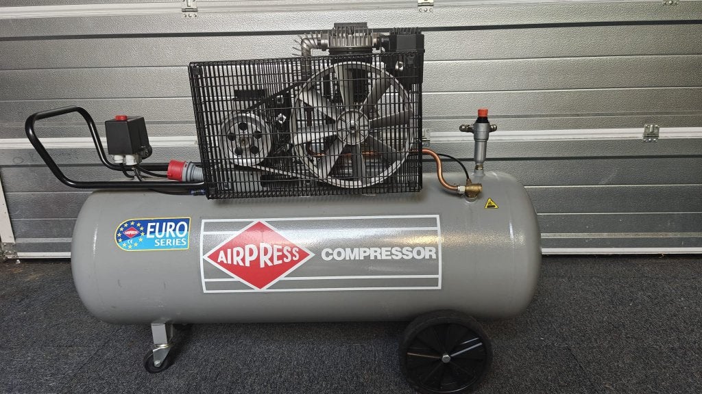 AirPress Compressor 200 ltr, Ophalen, 400 tot 800 liter/min, Zo goed als nieuw, Mobiel