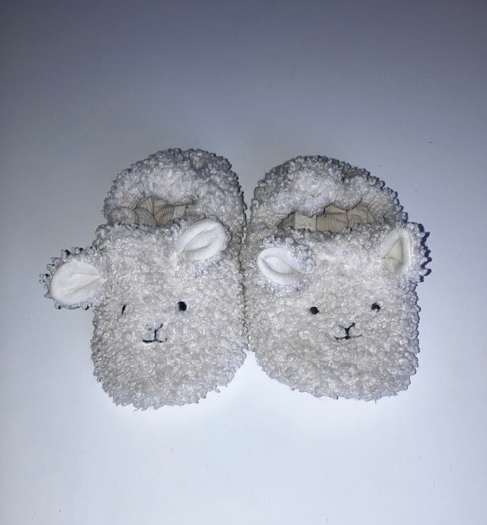 Schattige kinder slofjes Zara schaapje/konijn maat 24/25, Ophalen of Verzenden, Zo goed als nieuw, Jongetje of Meisje, Slofjes