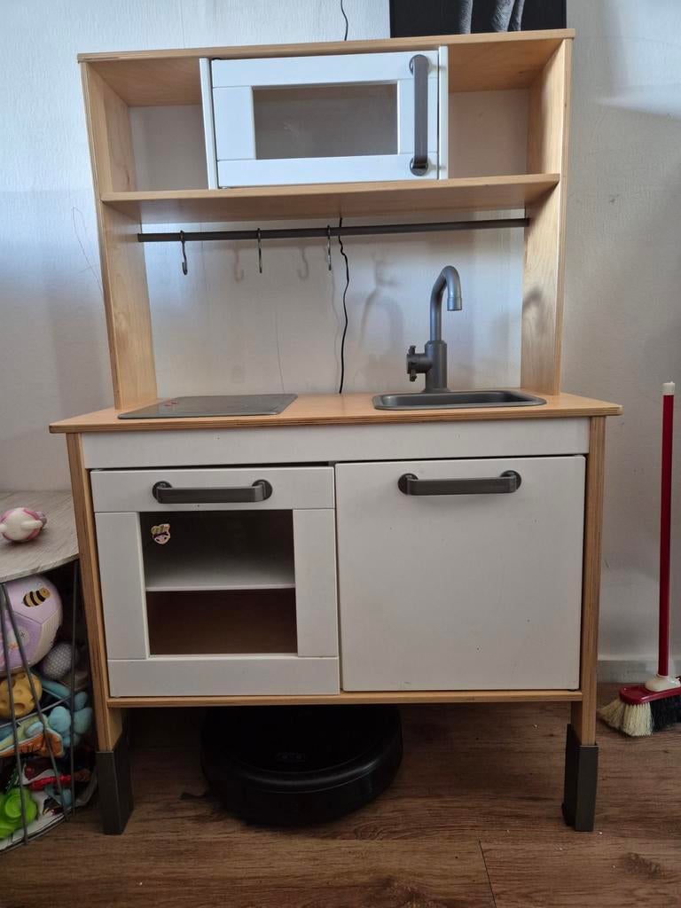 Houten speelkeuken met magnetron en kraan, Ophalen, Gebruikt, Hout, Speelkeuken