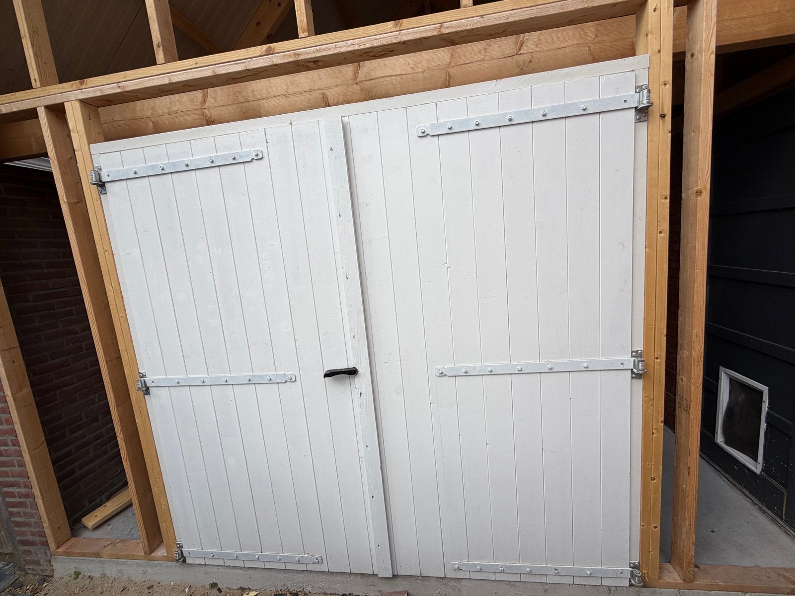 Witte houten openslaande garagedeuren 224x210 cm incl kozijn, Ophalen, Gebruikt, 120 cm of meer, Garagedeur