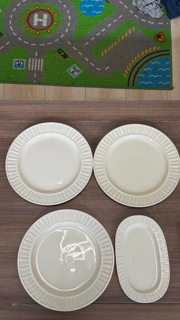 Wit servies Queen's Garden, modern en strak, Huis en Inrichting, Keuken | Servies, Gebruikt, Keramiek, Ophalen of Verzenden, Bord(en)