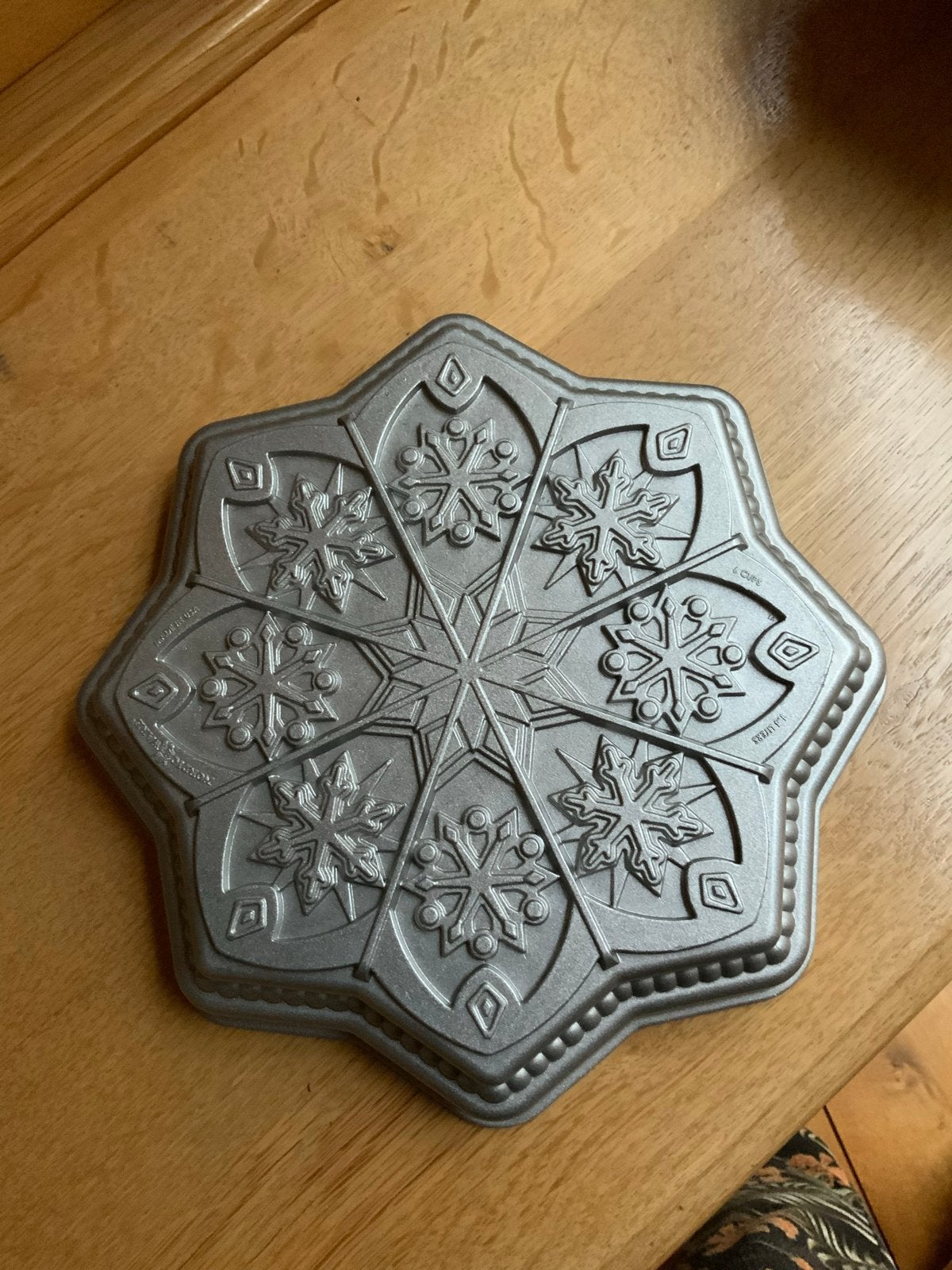 Nordic Ware Bakvorm Sneeuwster, Hobby en Vrije tijd, Ophalen of Verzenden, Zo goed als nieuw, Taarten, Bakvorm