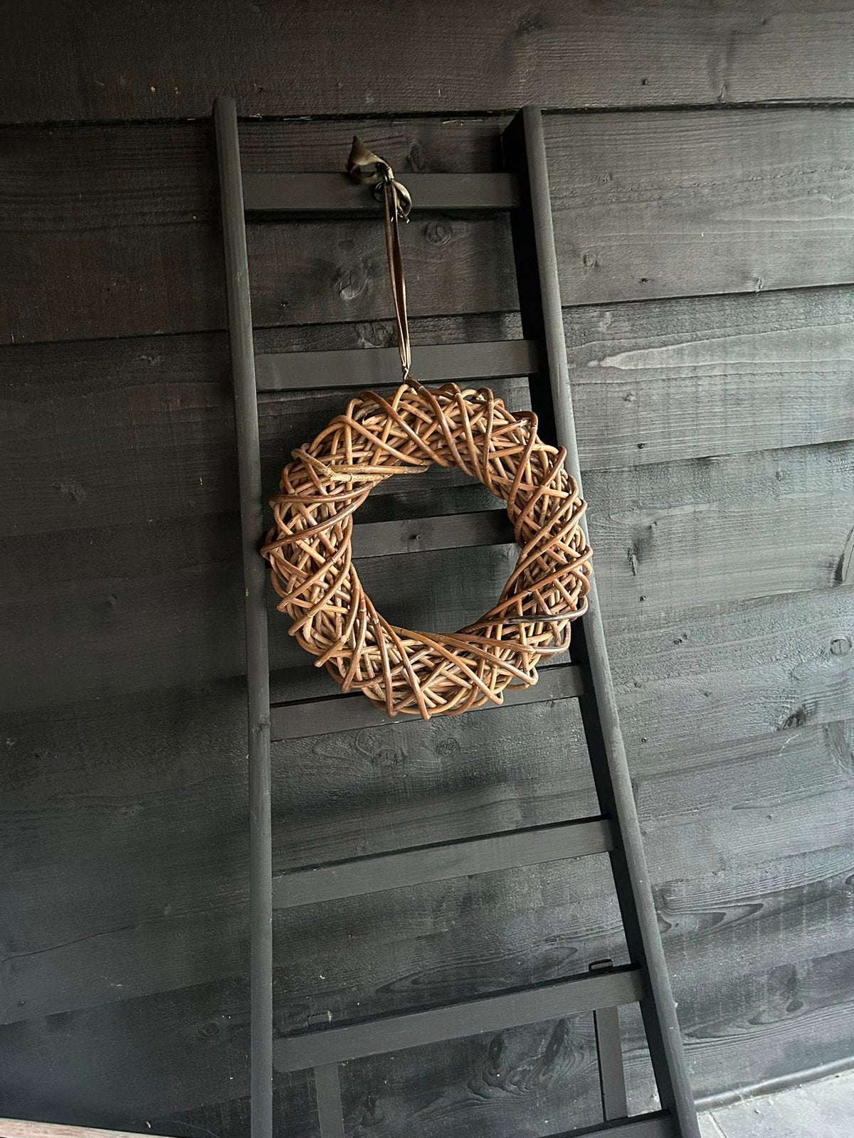Decoratieve houten ladder met krans, Ophalen, Zo goed als nieuw