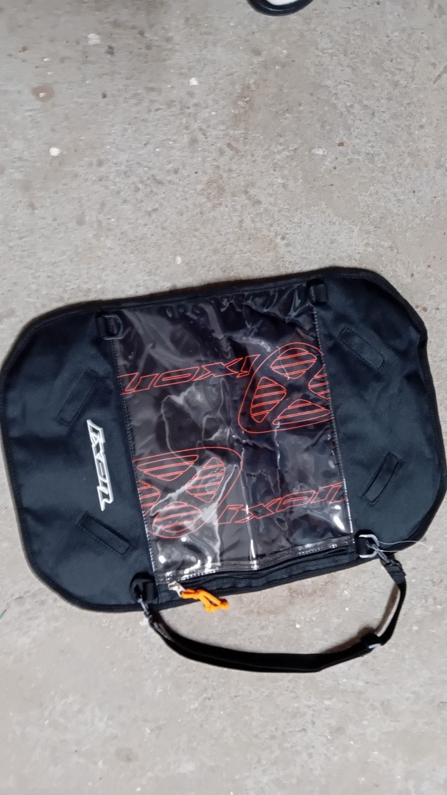 Motor route kaart tas. Voorzien van magneten ., Ophalen of Verzenden, Zo goed als nieuw