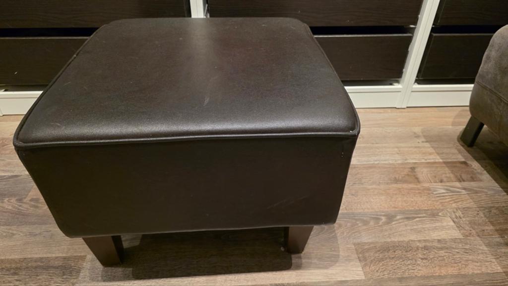 Donkerbruine leren poef/voetenbank en heerlijke  fauteuil, Ophalen, Gebruikt, Leer, Klassiek, Modern