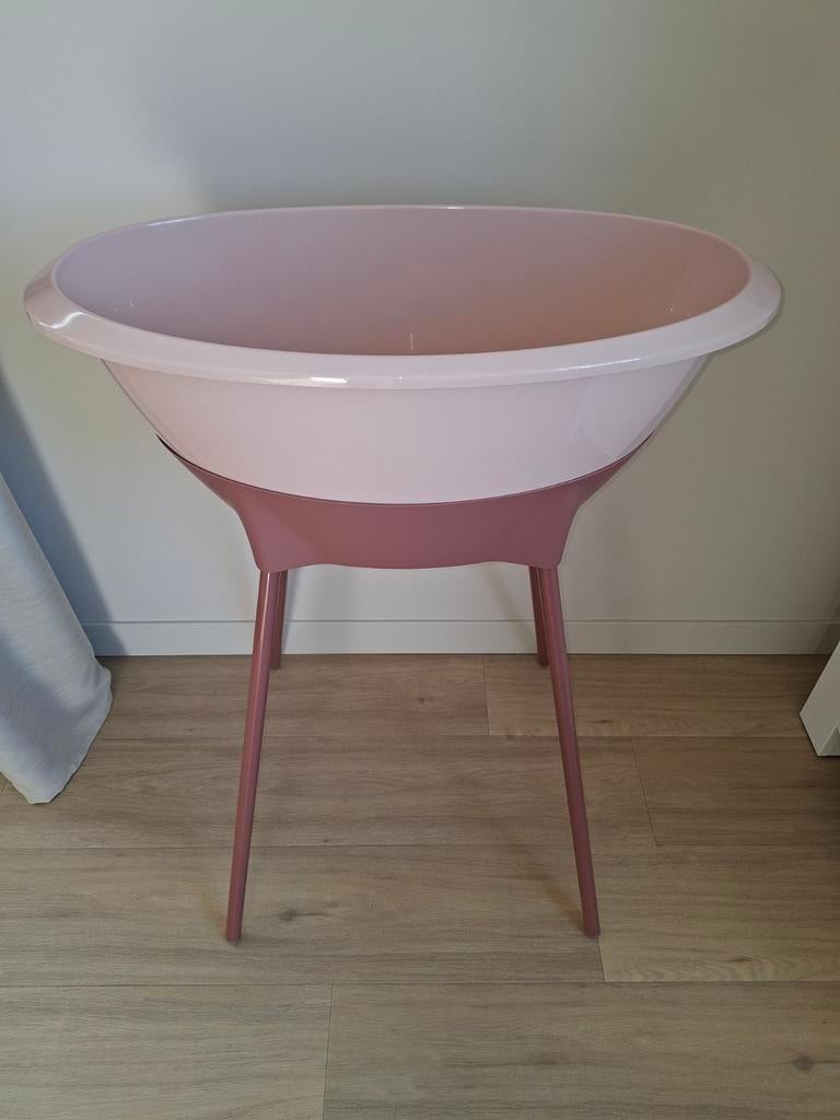 Luma babybadje roze met onderstel en afvoerslang, Ophalen, Zo goed als nieuw, Badje, Overige merken