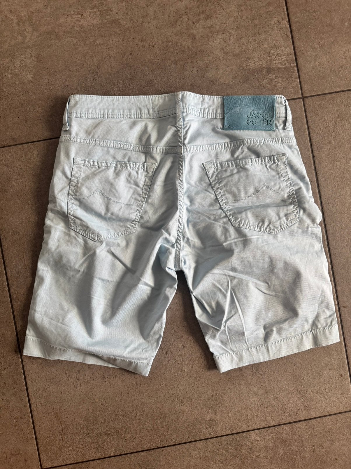 Nieuwe Jacob Cohen short maat 33, Ophalen of Verzenden, Zo goed als nieuw, Overige maten, Blauw