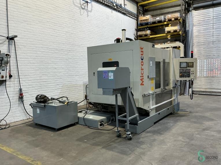 Freesmachines universeel Microcut VMC-1300 2005